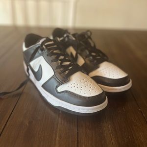 Nike Dunk Lows Panda